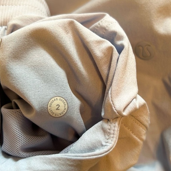 Lululemon Women’s Beyond the Studio High Rise Crop in Blue Linen, Size 2 - Picture 12 of 14